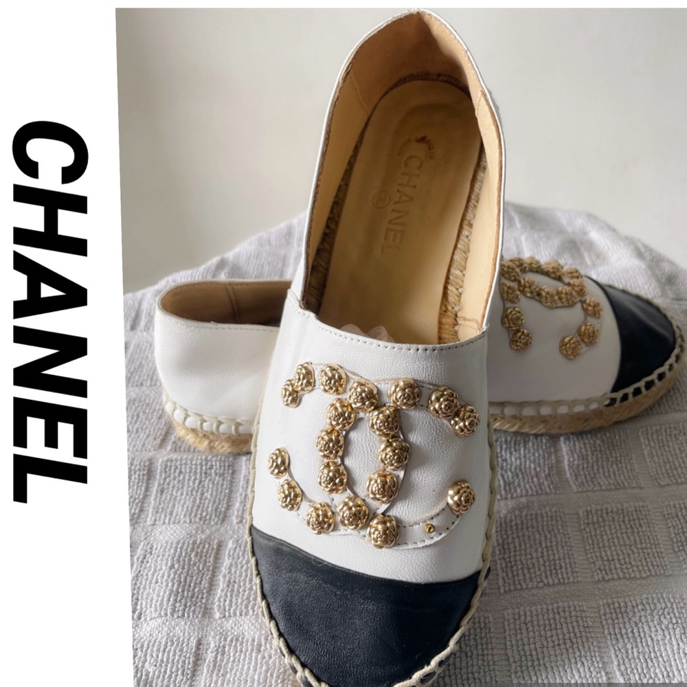 👠🥿Markdown now 1/2 Off🥿👠AUTHENTIC CHANEL Black & White Espadrilles Gold Accent
